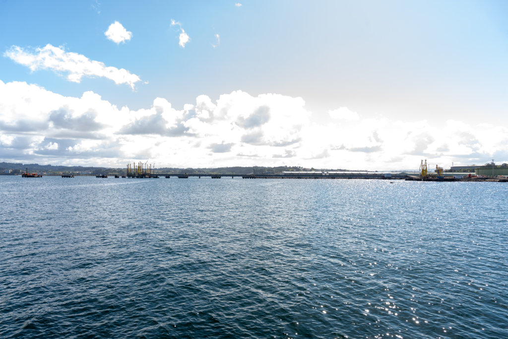 Vista do porto da Coruña desde o mar
